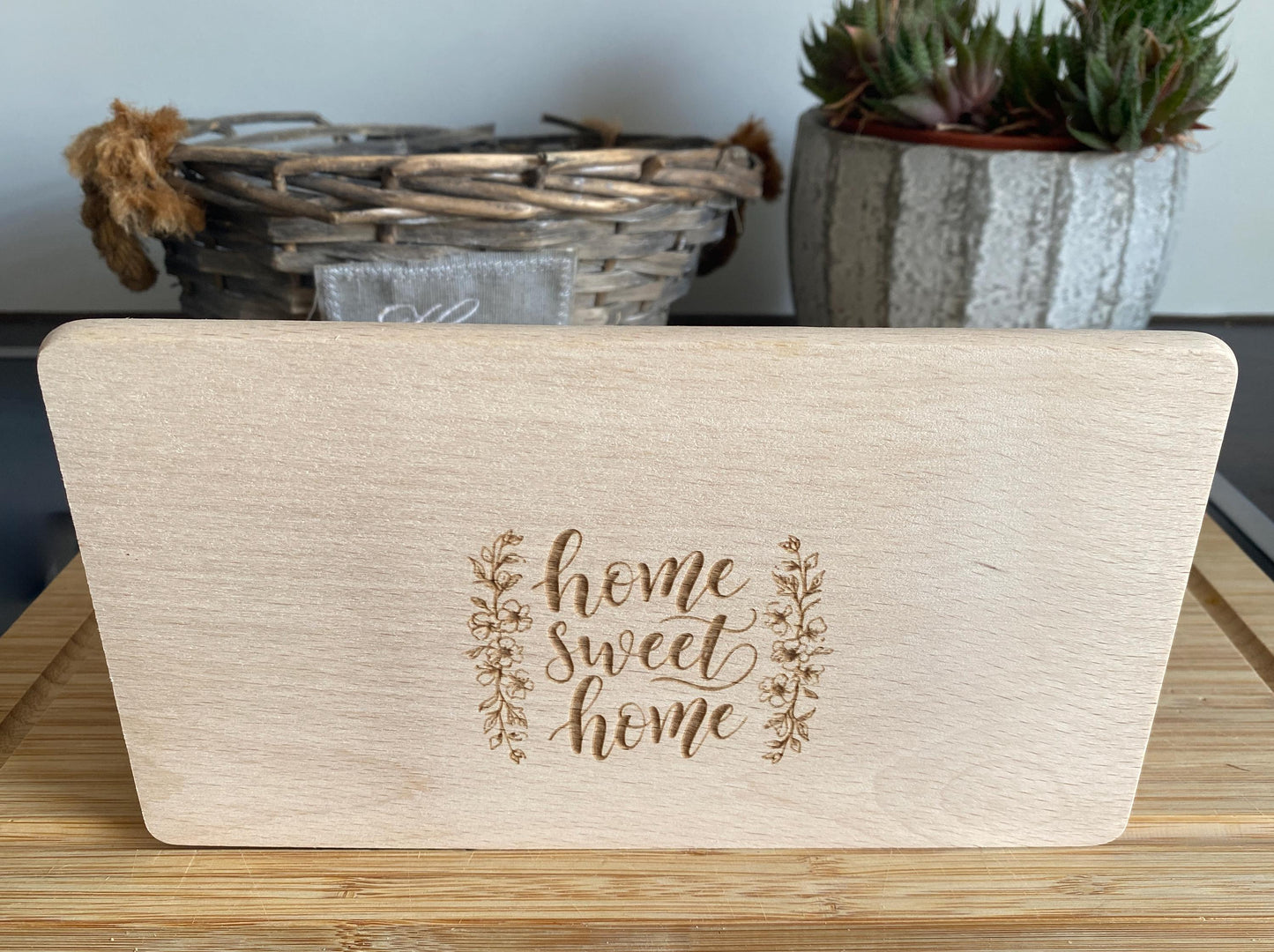 Holz-Schneidebrett, Frühstücksbrett, Holzbrett Geschenk erste Wohnung, Einzugsgeschenk, Schneidebrettchen zum Umzug, Home Sweet Home Gravur