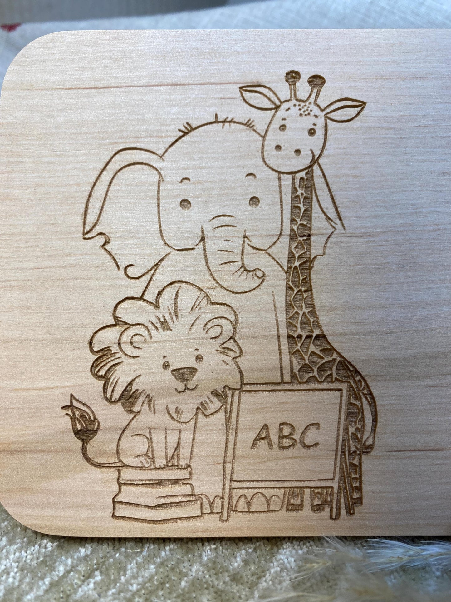 Holzbrett zur Schuleinführung, Küchenbrett Schulkind, Frühstücksbrett ABC Gravur, Holz Frühstücksbrettchen Tiere, Brettchen Holz Schulanfang
