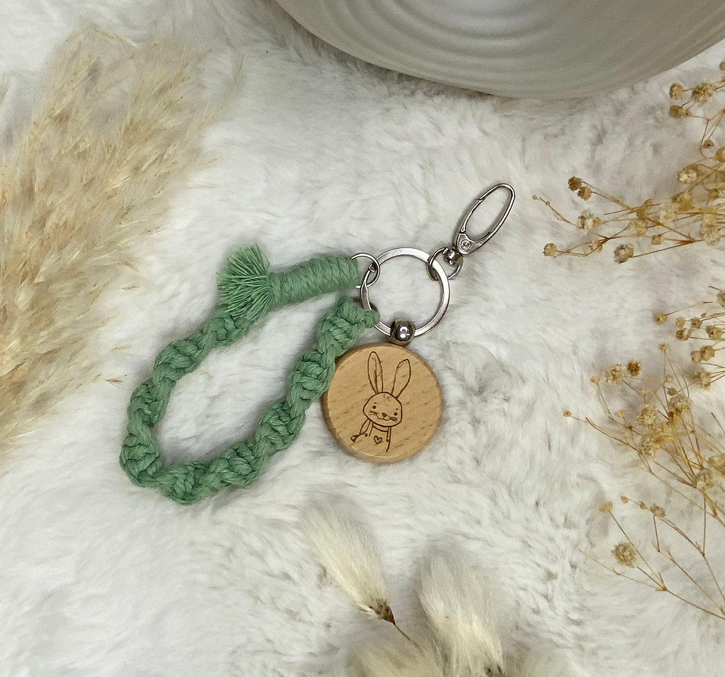 personalisierbarer Schlüsselanhänger aus Holz, Taschenanhänger graviert, Holzanhänger + Makramee Schlaufe, Rücksackanhänger, Namensanhänger