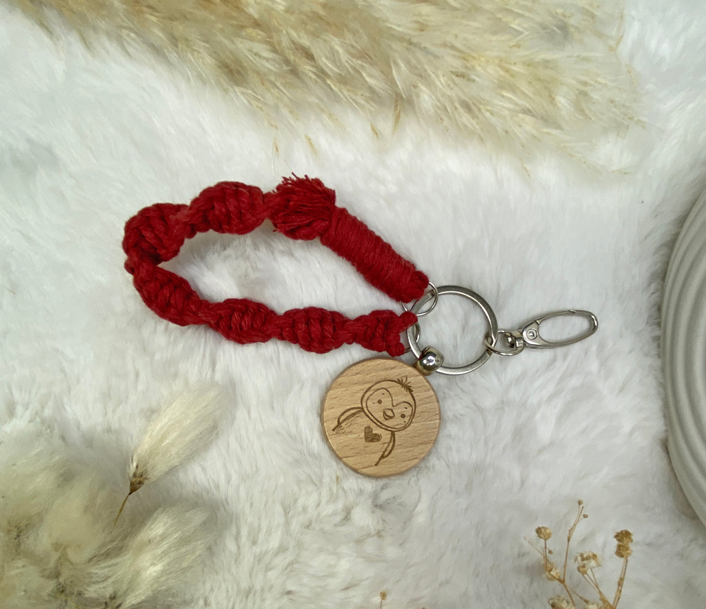 personalisierbarer Schlüsselanhänger aus Holz, Taschenanhänger graviert, Holzanhänger + Makramee Schlaufe, Rücksackanhänger, Namensanhänger