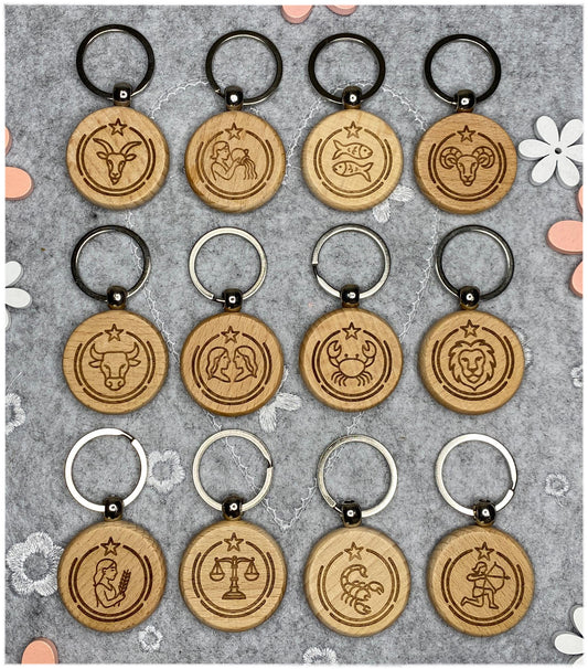Schlüsselanhänger aus Holz, Sternzeichen Motiv, Taschenanhänger personalisierbar, Holzanhänger mit Metallring, Anhänger Rucksack mit Gravur