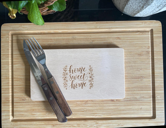Holz-Schneidebrett, Frühstücksbrett, Holzbrett Geschenk erste Wohnung, Einzugsgeschenk, Schneidebrettchen zum Umzug, Home Sweet Home Gravur