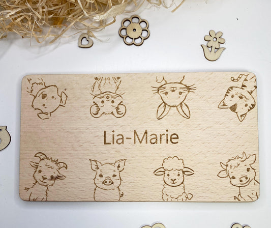 Frühstücksbrettchen mit 8 Bauernhof-Tieren, Kinder Holzbrettchen mit Gravur, Frühstücksbrett mit Namen, personalisiertes Holzbrett Geschenk