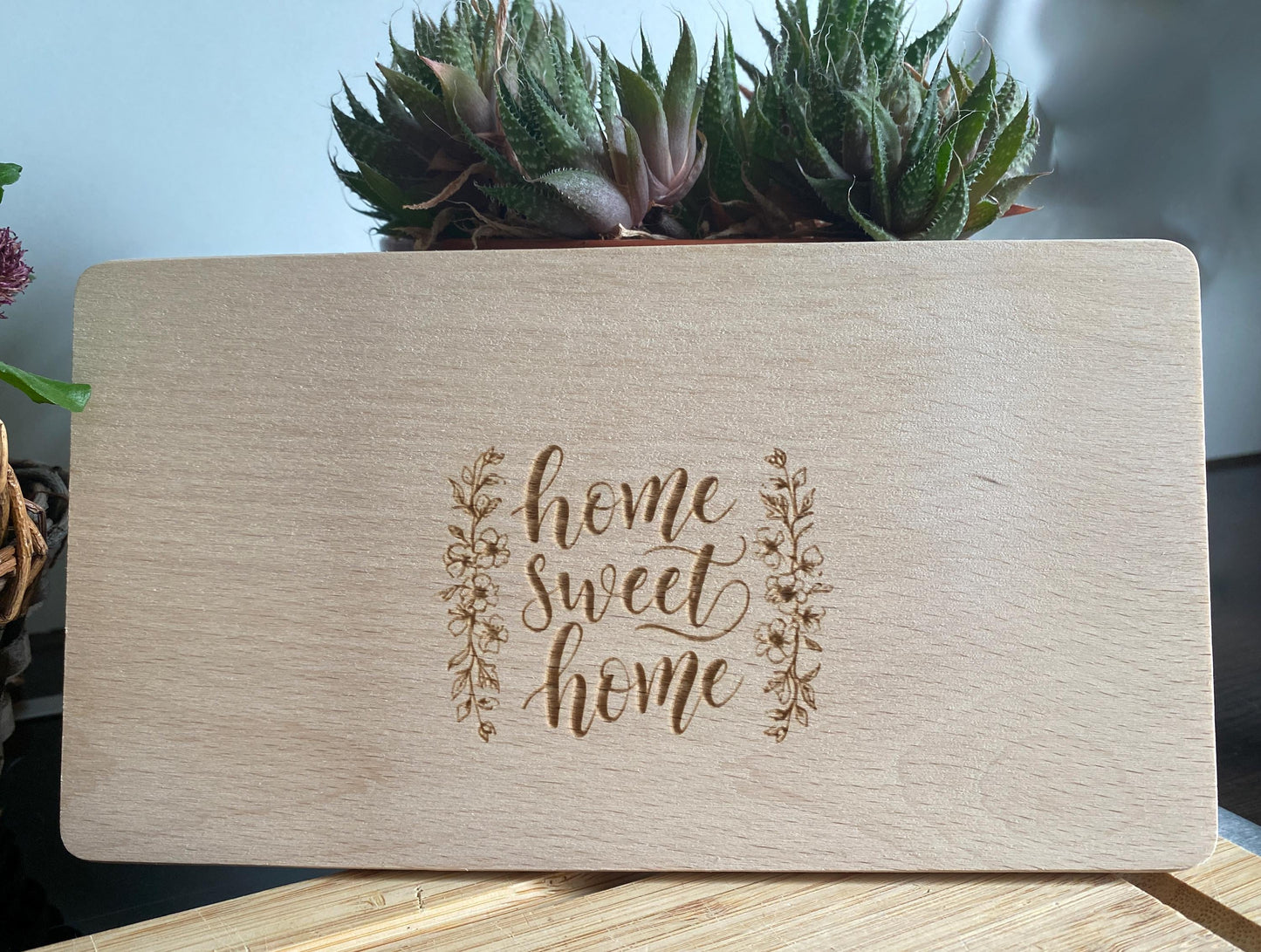 Holz-Schneidebrett, Frühstücksbrett, Holzbrett Geschenk erste Wohnung, Einzugsgeschenk, Schneidebrettchen zum Umzug, Home Sweet Home Gravur